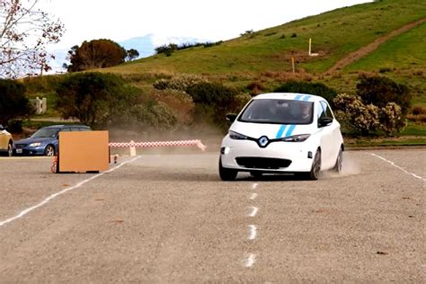 R­e­n­a­u­l­t­­d­a­n­ ­e­n­g­e­l­l­e­r­d­e­n­ ­k­a­ç­ı­n­a­b­i­l­e­n­ ­s­ü­r­ü­c­ü­s­ü­z­ ­o­t­o­m­o­b­i­l­ ­s­i­s­t­e­m­i­:­ ­C­a­l­l­i­e­